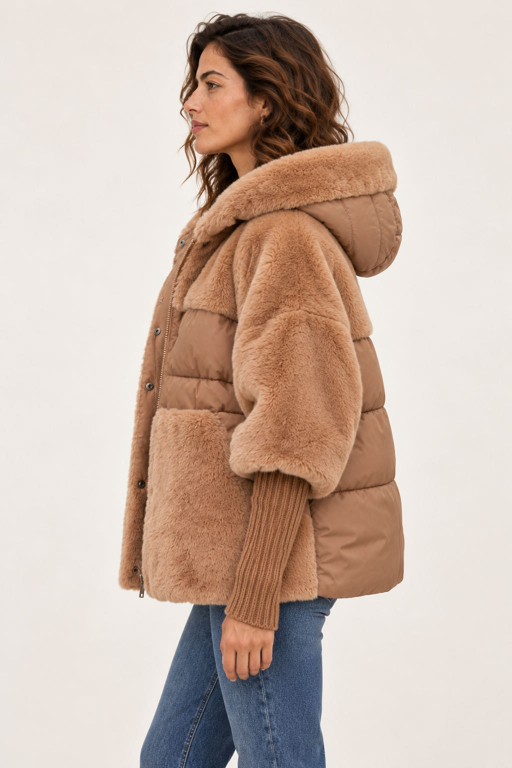 Casaco acolchoado de mulher com capuz, castanho, vista lateral
