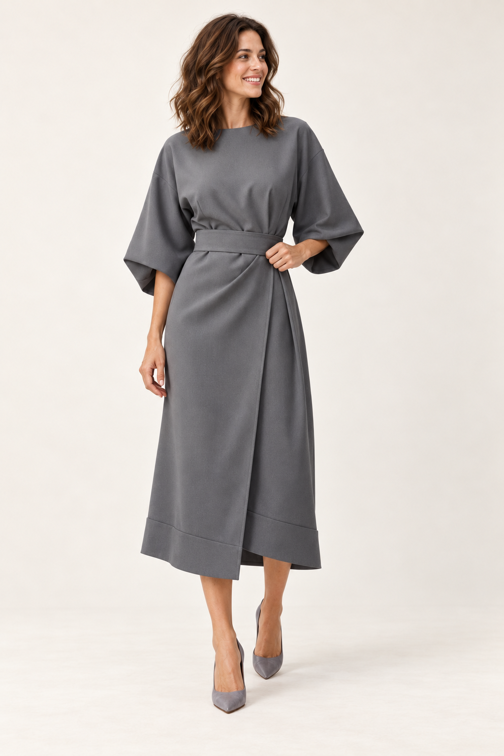 Vestido midi com cinto e mangas três quartos — cinzento, vista de frente