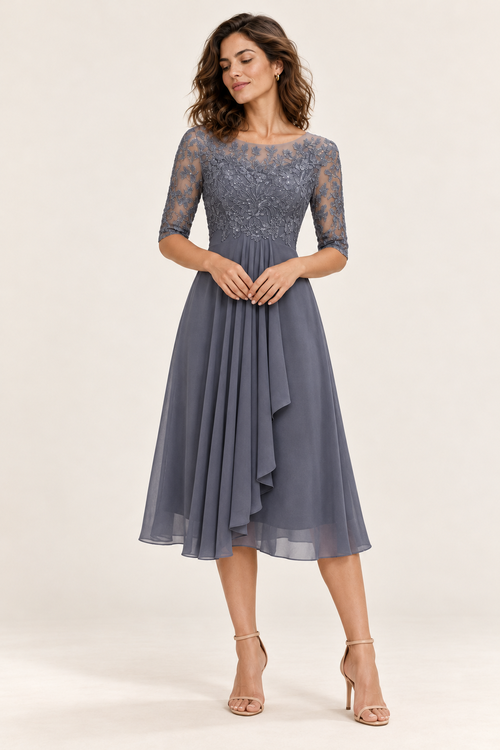 Vestido midi com parte superior trabalhada e saia fluida — cinzento, vista de frente
