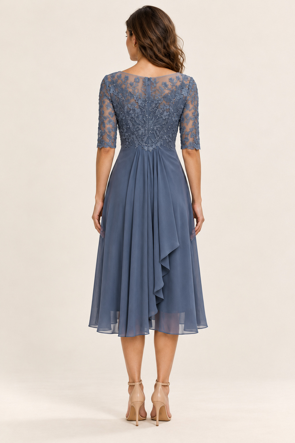 Vestido midi com parte superior trabalhada e saia fluida — azul, vista de costas