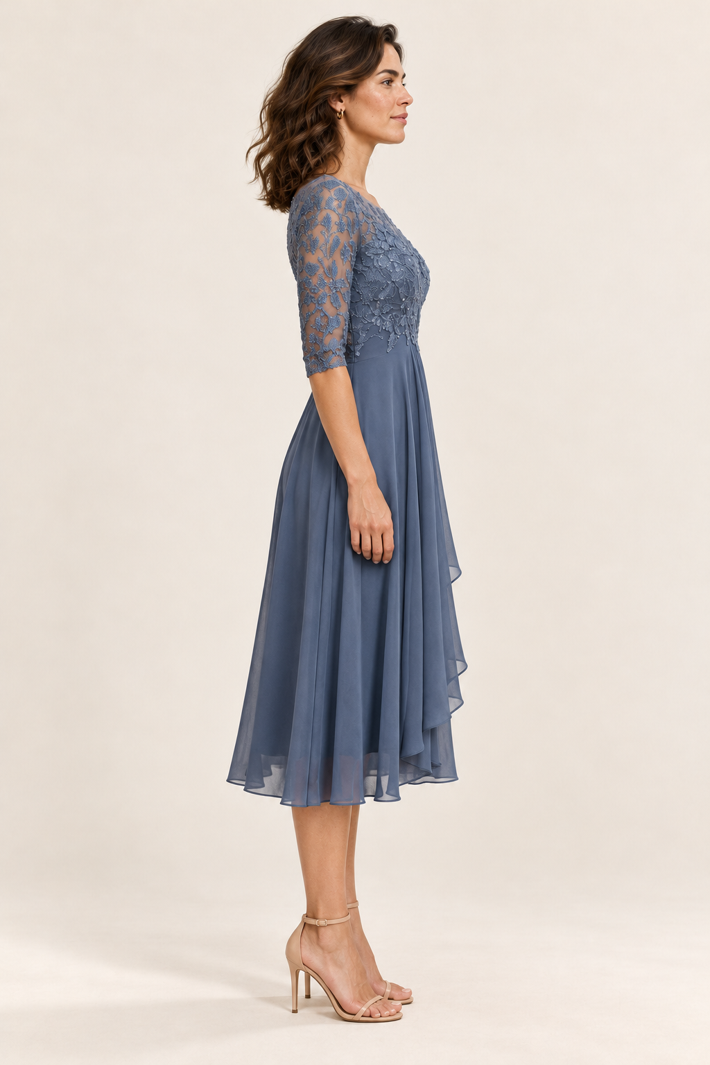 Vestido midi com parte superior trabalhada e saia fluida — azul, vista lateral