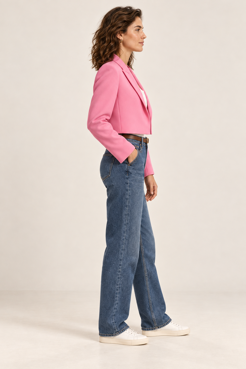 Blazer curto de mulher com corte cintado — rosa, vista lateral