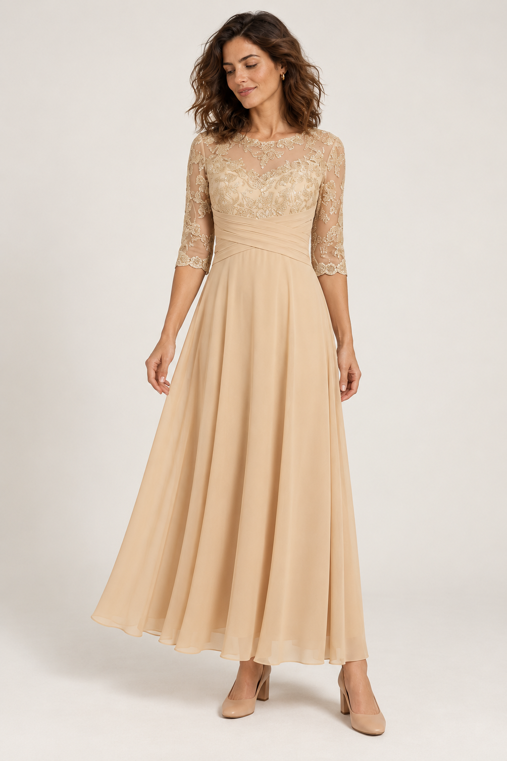 Vestido de cerimónia evasé com detalhes trabalhados, vista de frente