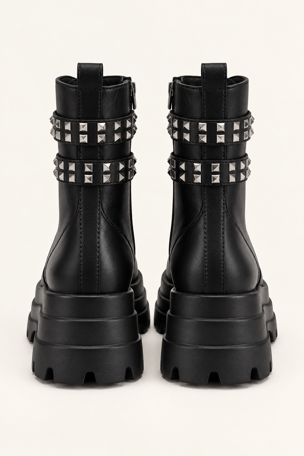 Botins de mulher com plataforma e tachas — modelo 1, vista de costas