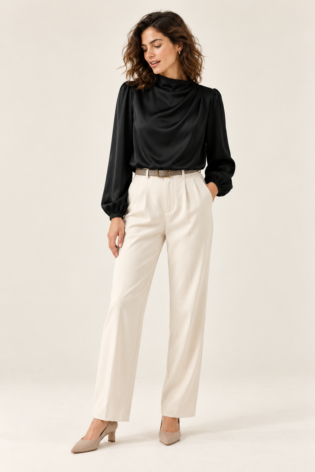 Blusa de mulher com gola alta e franzidos — Preto, vista de frente