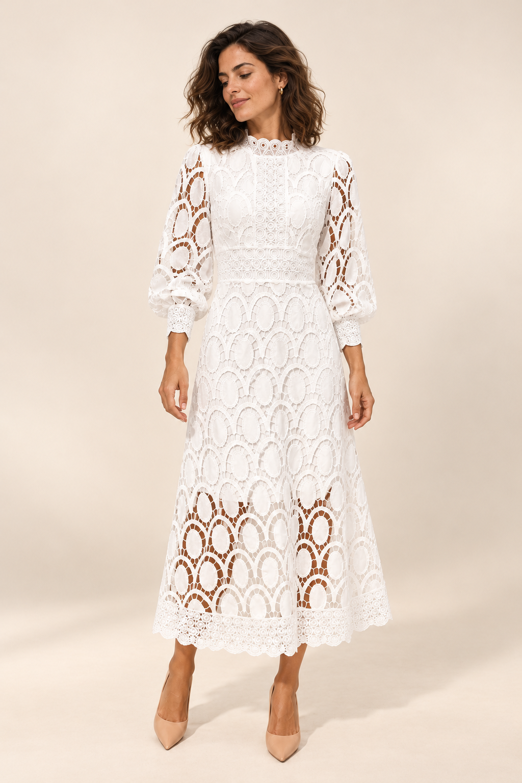 Vestido midi trabalhado com mangas abalonadas, vista de frente