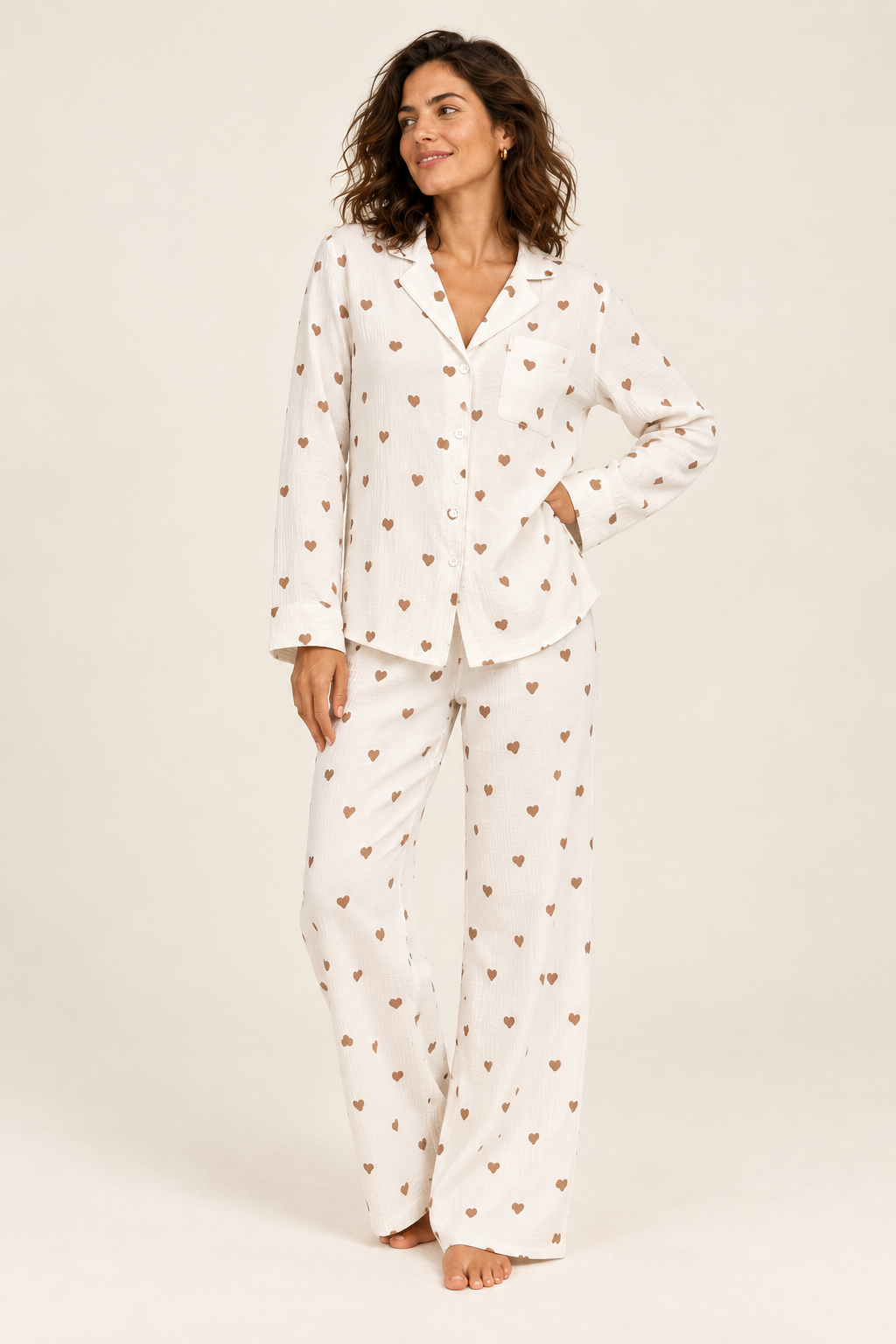 Pijama de mulher de duas peças com corações — Bege, vista de frente