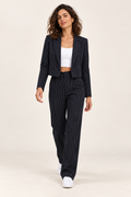 Fato de mulher com blazer e calças, vista de frente