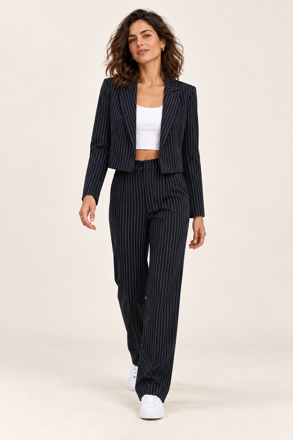 Fato de mulher com blazer e calças, vista de frente