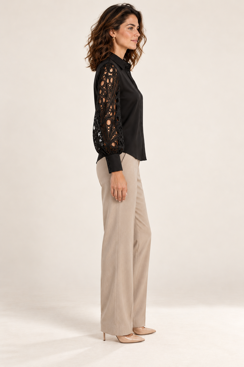 Camisa de mulher com mangas trabalhadas — Preto, vista lateral