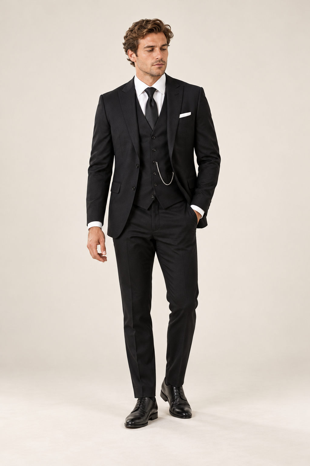 Fato de homem de três peças com corte slim, vista de frente