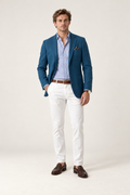 Blazer de homem com lapelas em bico, vista de frente
