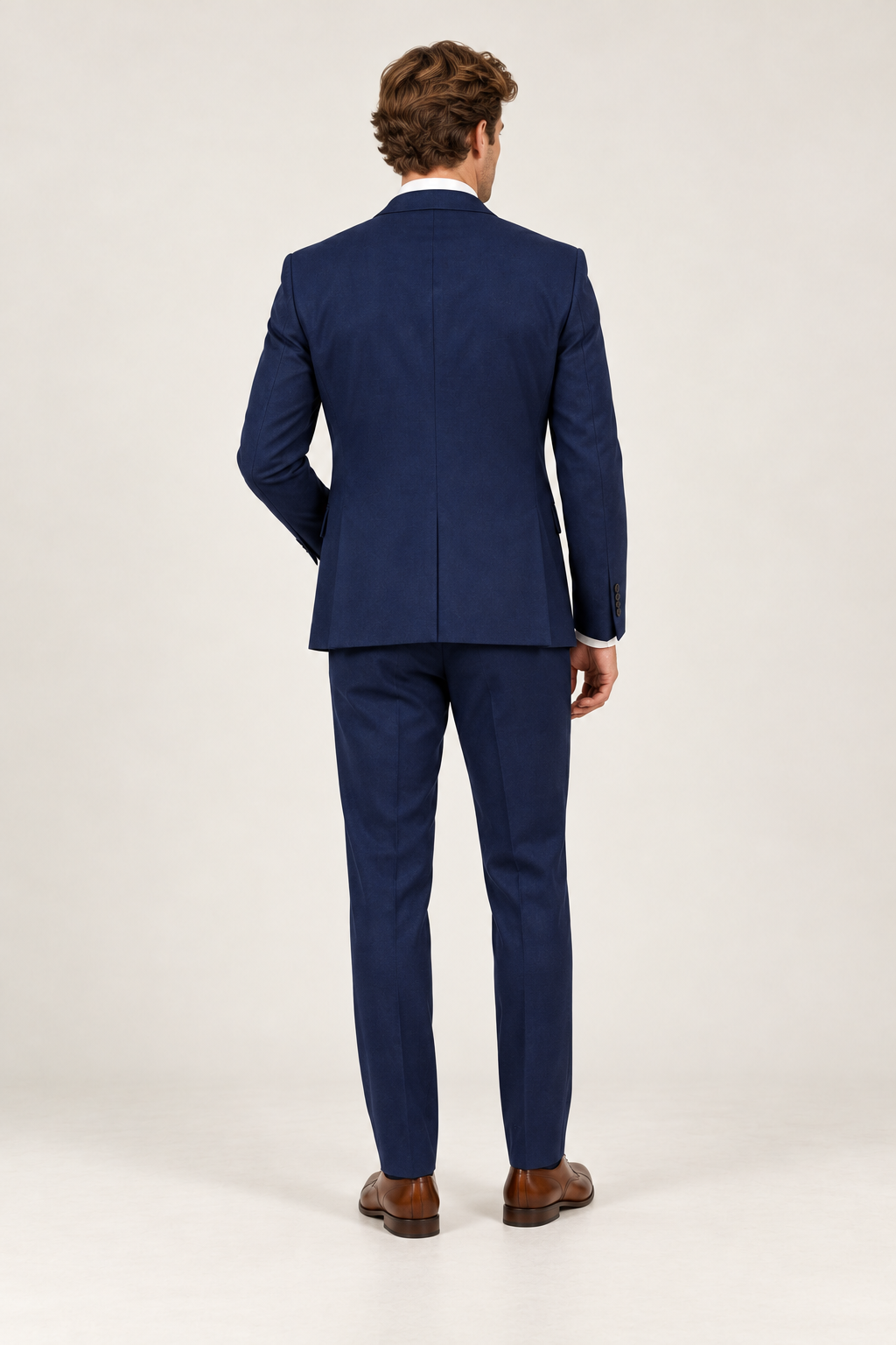 Fato de homem de três peças com calças slim — Azul-marinho, vista de costas