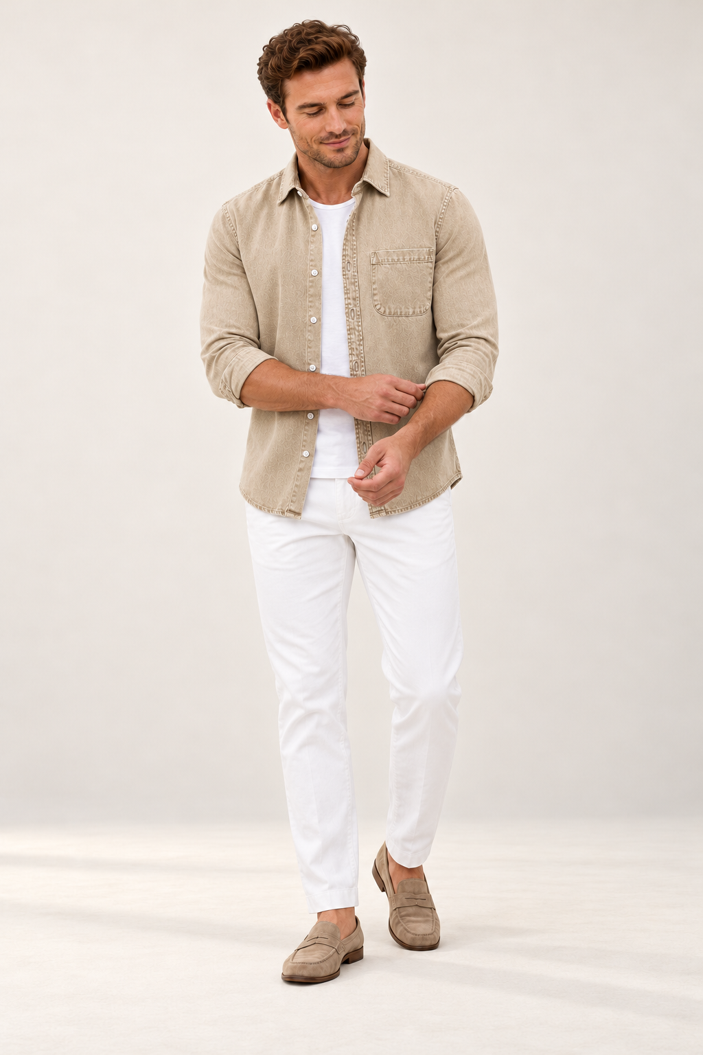 Camisa casual de homem com efeito lavado e bolso — Bege, vista de frente
