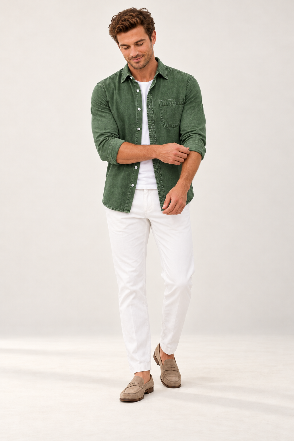 Camisa casual de homem com efeito lavado e bolso — Verde-escuro, vista de frente