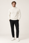 Camisola de homem com gola alta em Branco, vista de frente