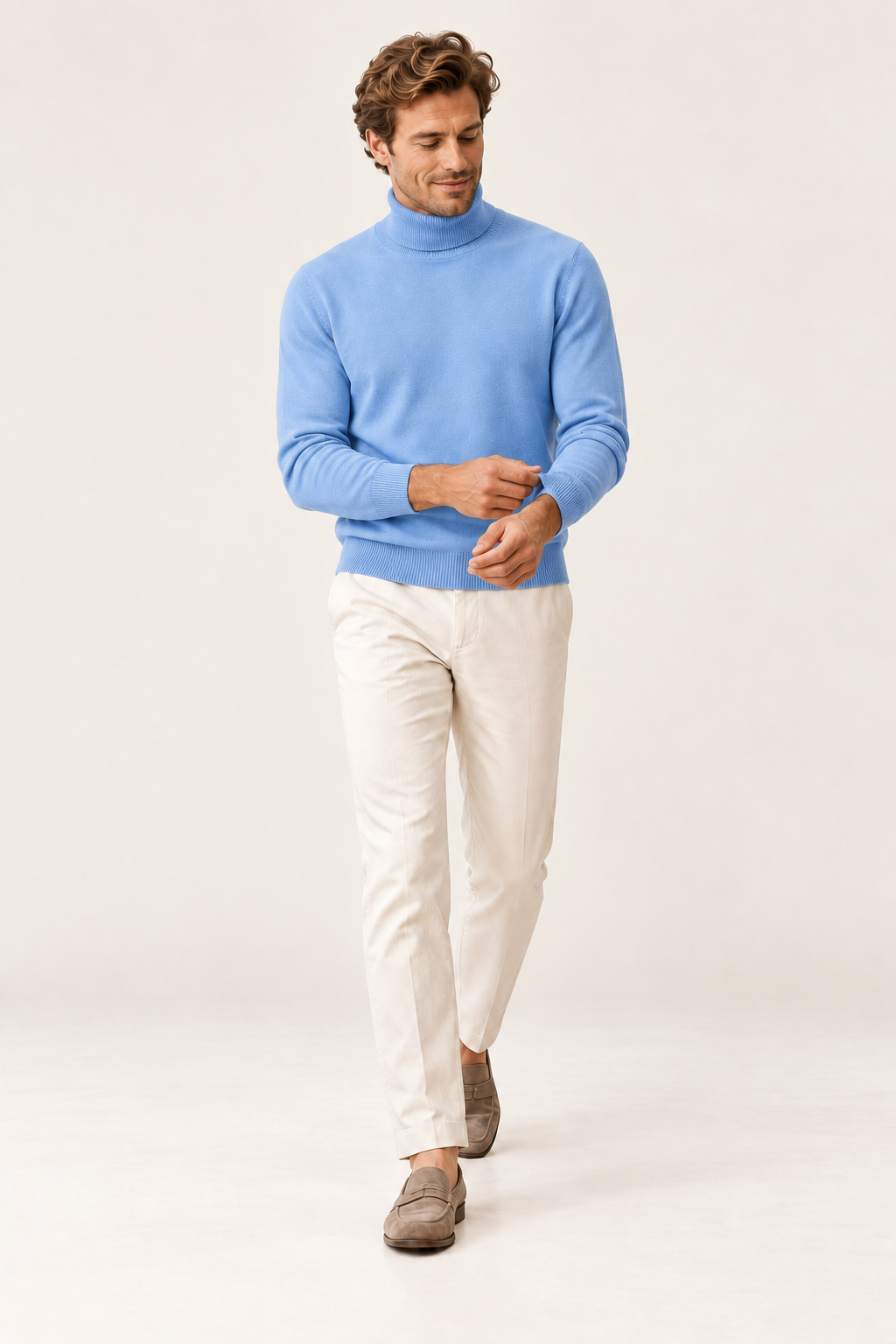 Camisola de homem de gola enrolada com corte ajustado — Azul, vista de frente